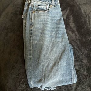 Classic Blue Denim American Eagle Strigid Ripped Mom Jeans Size 4